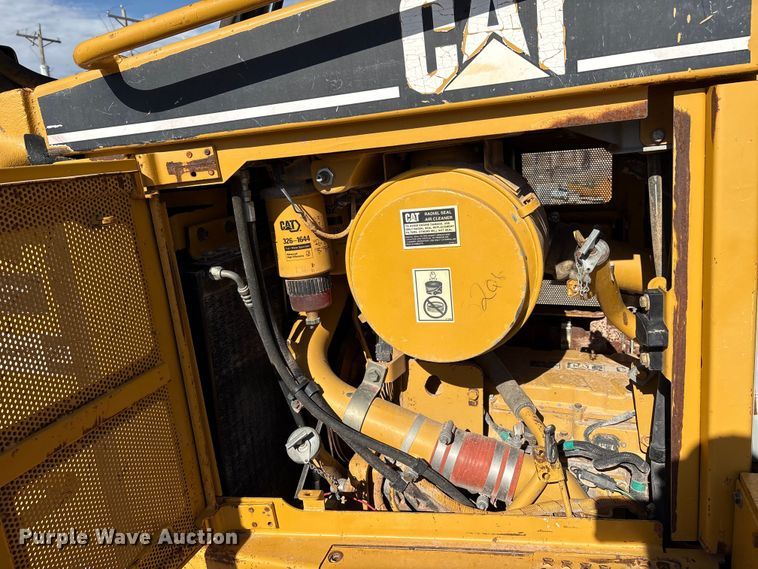 image for item ES7005 2004 Caterpillar D6R XL Series II dozer