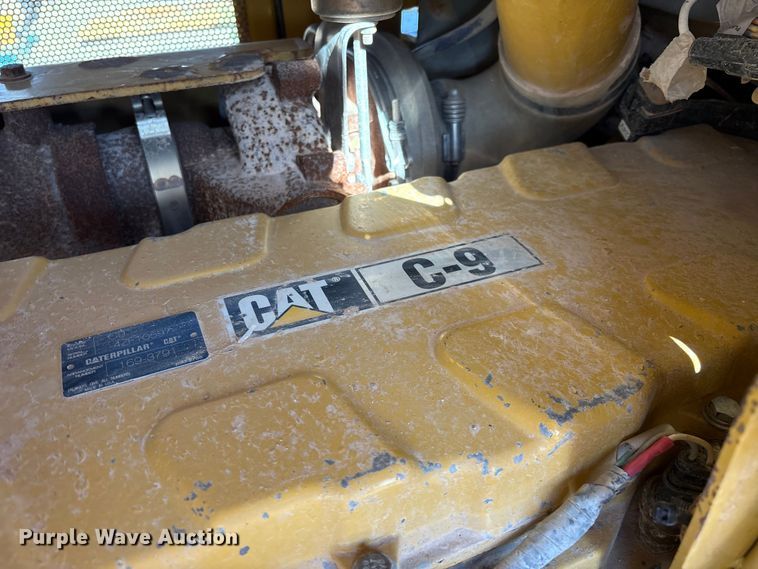 image for item ES7005 2004 Caterpillar D6R XL Series II dozer