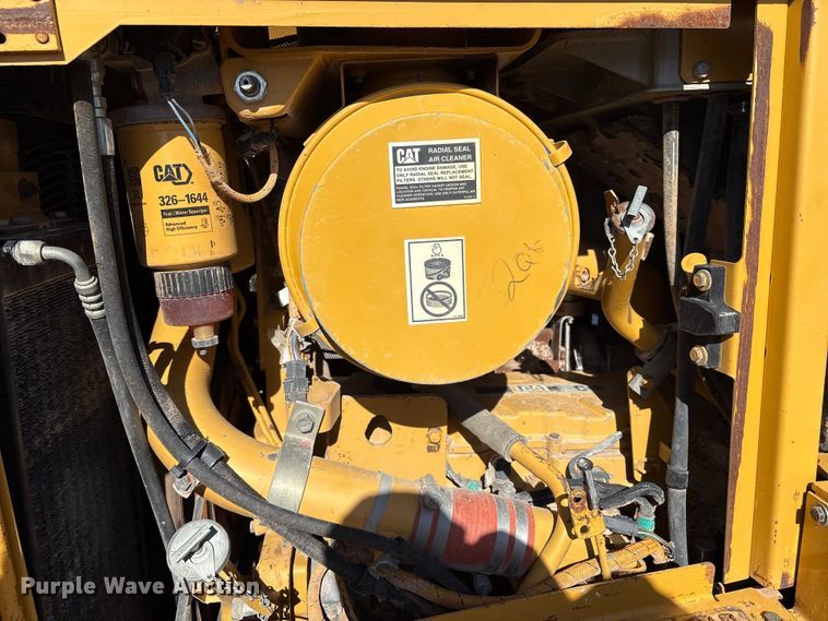 image for item ES7005 2004 Caterpillar D6R XL Series II dozer