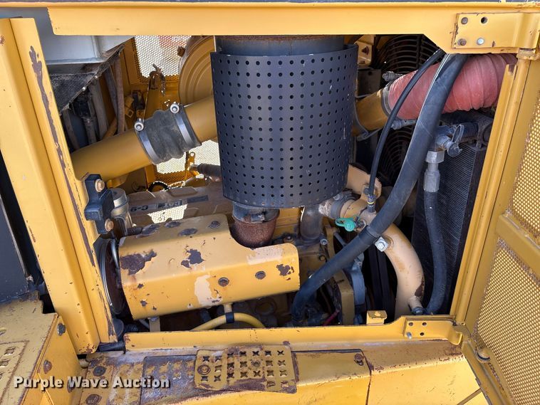 image for item ES7005 2004 Caterpillar D6R XL Series II dozer