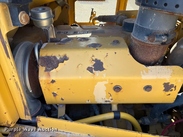 image for item ES7005 2004 Caterpillar D6R XL Series II dozer