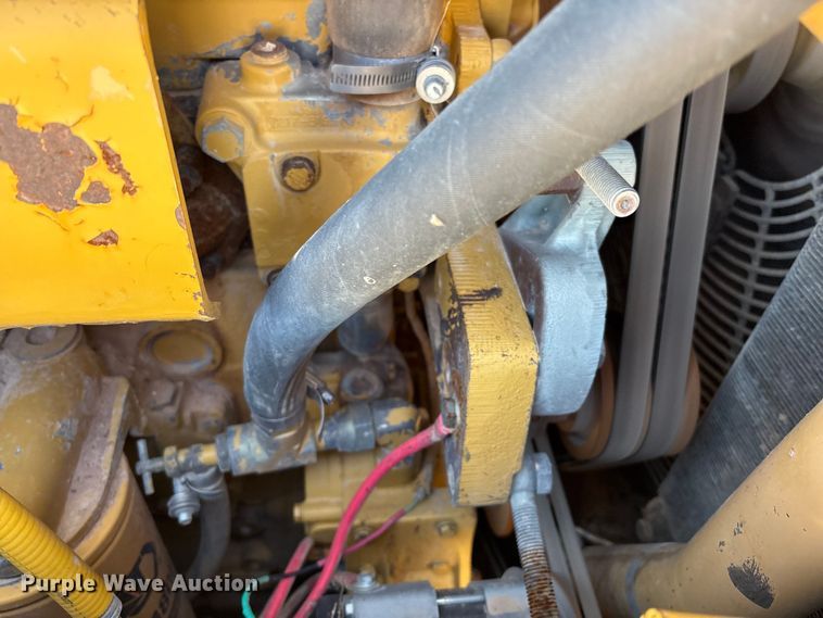 image for item ES7005 2004 Caterpillar D6R XL Series II dozer