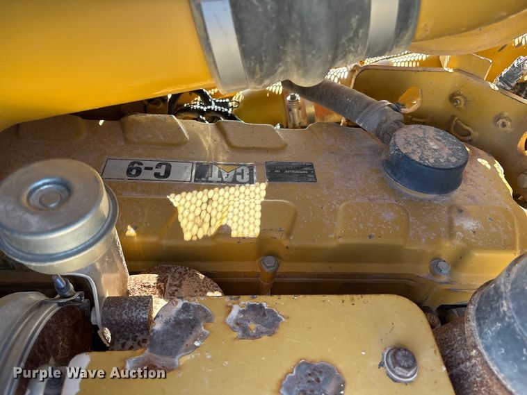 image for item ES7005 2004 Caterpillar D6R XL Series II dozer