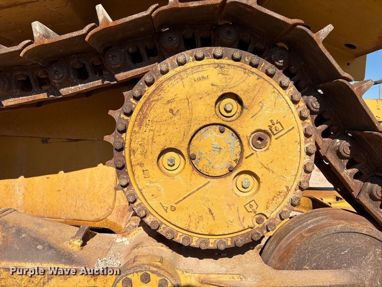 image for item ES7005 2004 Caterpillar D6R XL Series II dozer