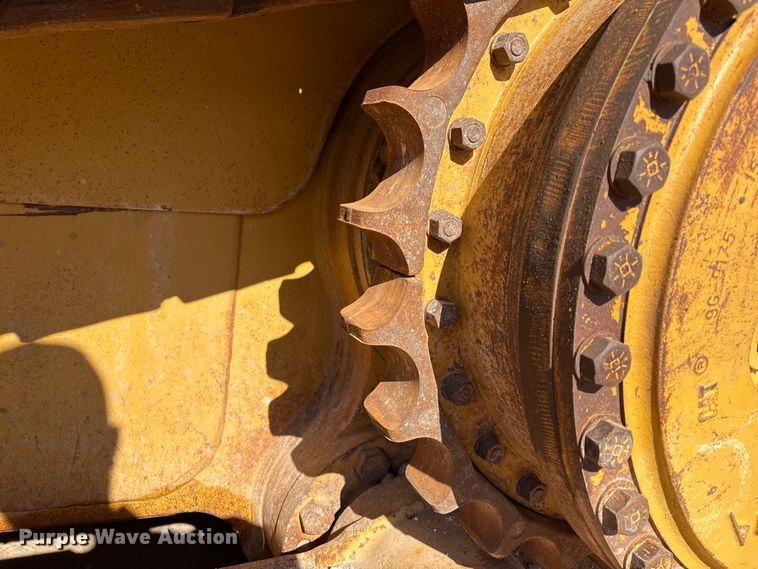 image for item ES7005 2004 Caterpillar D6R XL Series II dozer