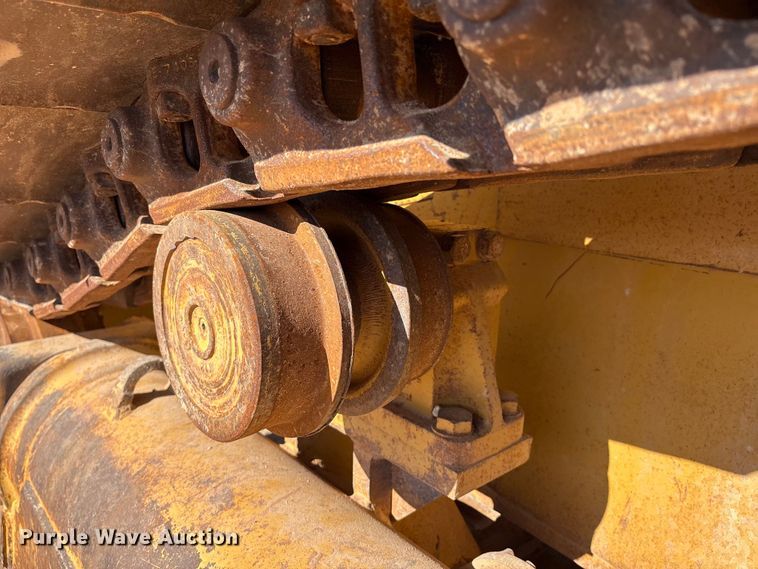 image for item ES7005 2004 Caterpillar D6R XL Series II dozer