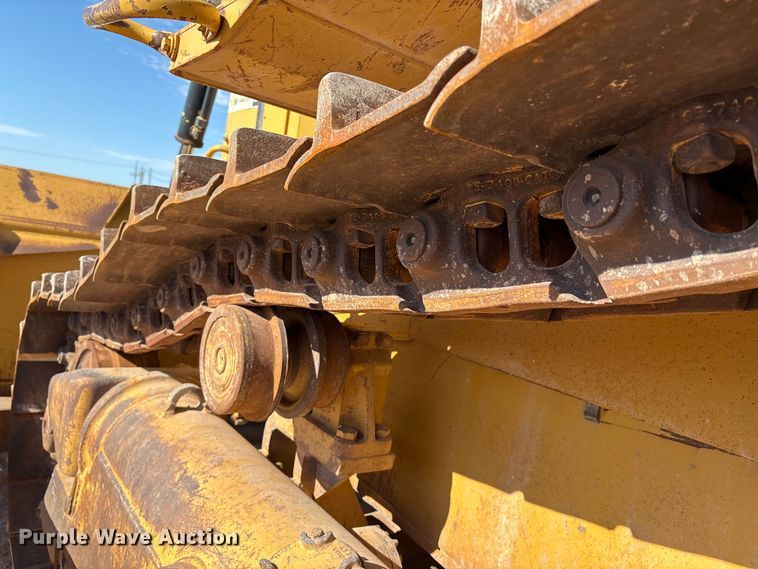 image for item ES7005 2004 Caterpillar D6R XL Series II dozer