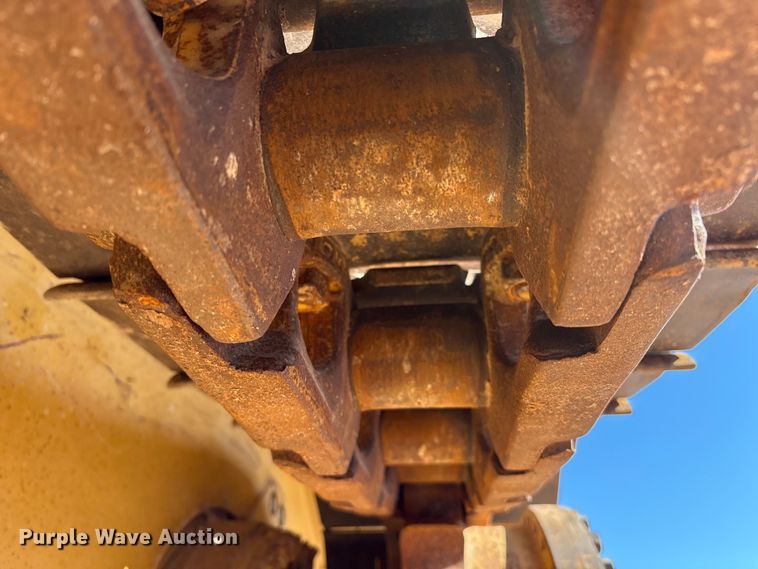 image for item ES7005 2004 Caterpillar D6R XL Series II dozer