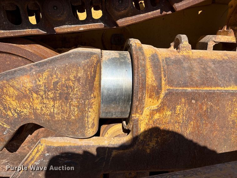 image for item ES7005 2004 Caterpillar D6R XL Series II dozer