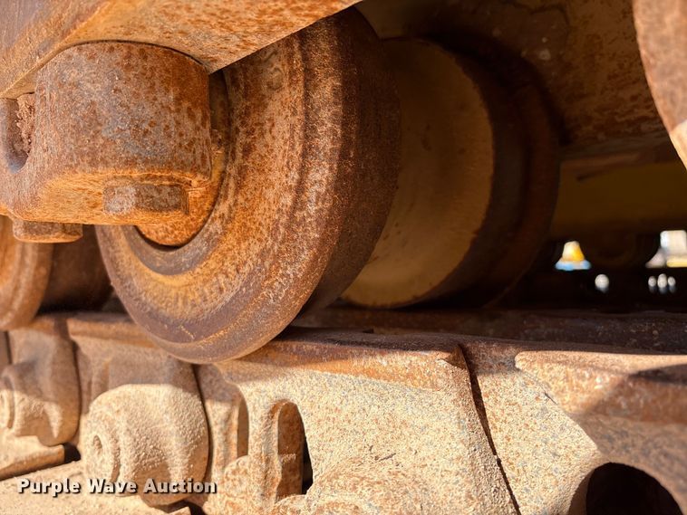 image for item ES7005 2004 Caterpillar D6R XL Series II dozer