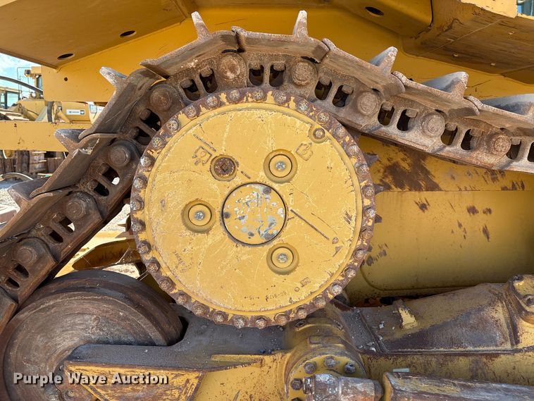 image for item ES7005 2004 Caterpillar D6R XL Series II dozer