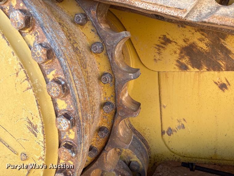 image for item ES7005 2004 Caterpillar D6R XL Series II dozer