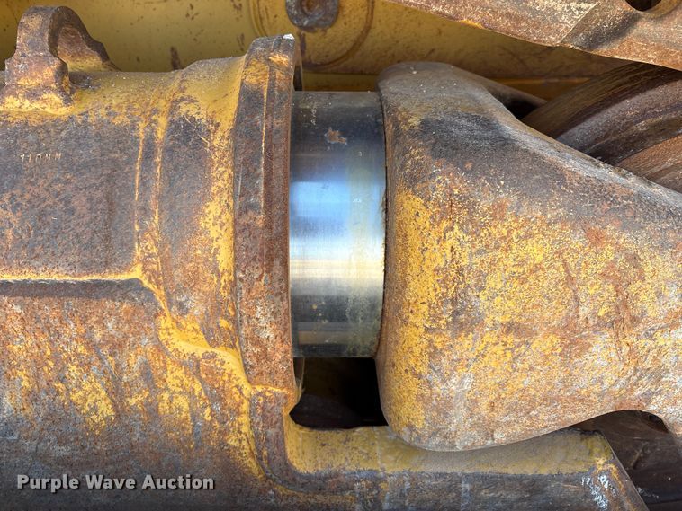 image for item ES7005 2004 Caterpillar D6R XL Series II dozer