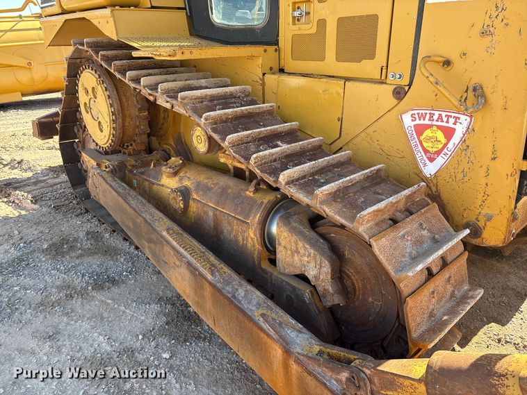 image for item ES7005 2004 Caterpillar D6R XL Series II dozer