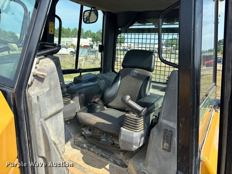 image for item ET7040 2019 Caterpillar D6K2 LGP dozer