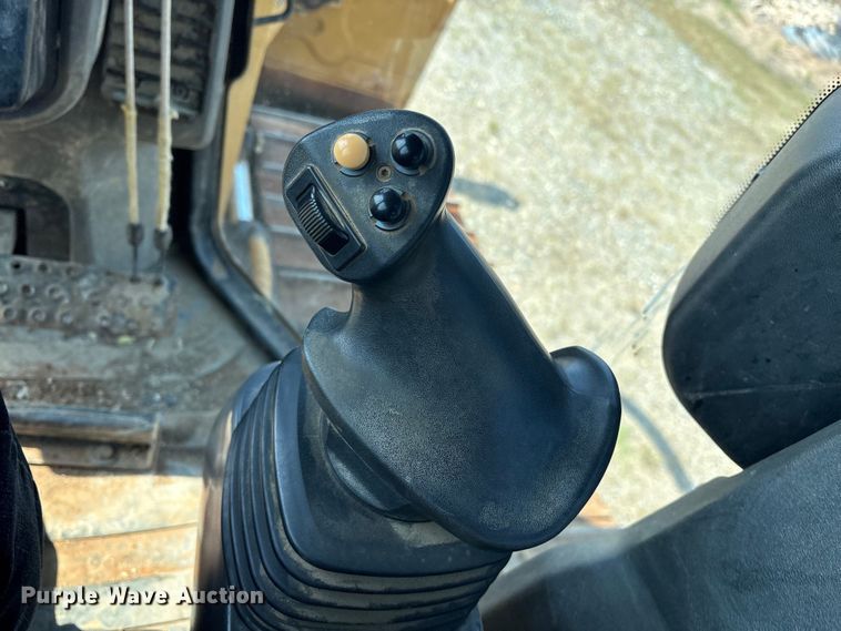 image for item ET7040 2019 Caterpillar D6K2 LGP dozer