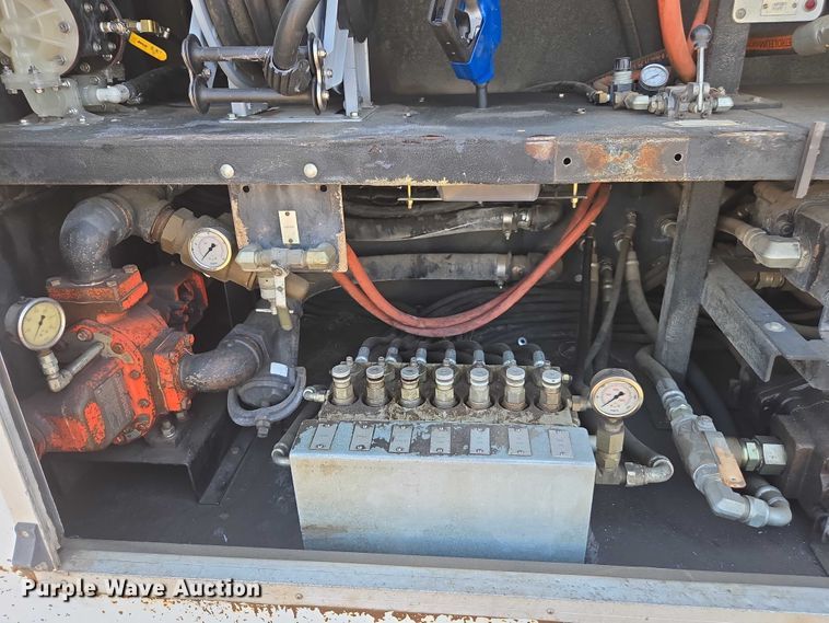 image for item FB9418 2008 Sterling L8500 fuel / lube truck