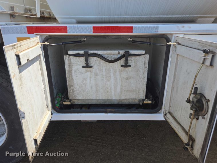 image for item FB9418 2008 Sterling L8500 fuel / lube truck