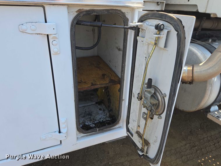 image for item FB9418 2008 Sterling L8500 fuel / lube truck