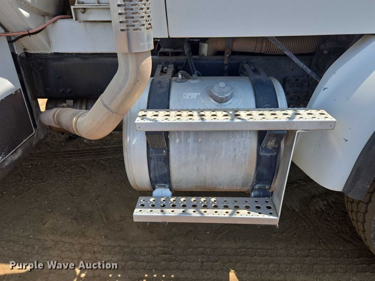 image for item FB9418 2008 Sterling L8500 fuel / lube truck