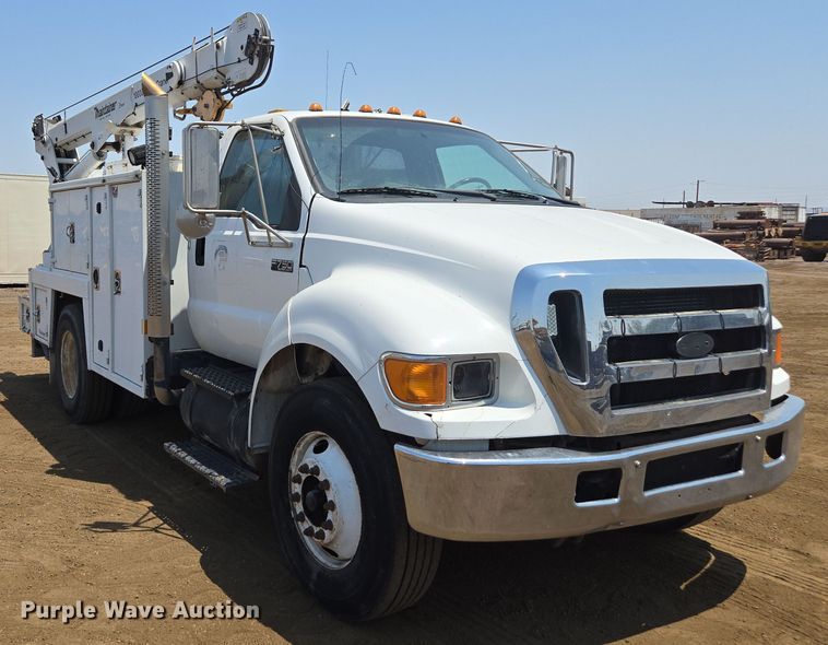 image for item FB9422 2007 Ford F750 utility / service truck