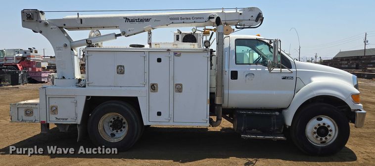 image for item FB9422 2007 Ford F750 utility / service truck