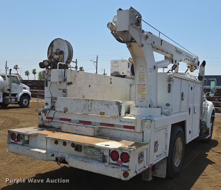 image for item FB9422 2007 Ford F750 utility / service truck