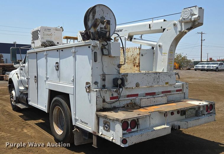 image for item FB9422 2007 Ford F750 utility / service truck