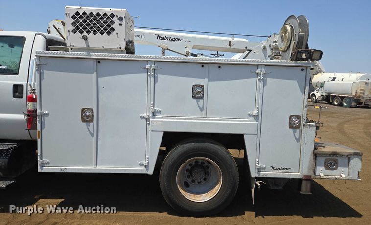 image for item FB9422 2007 Ford F750 utility / service truck