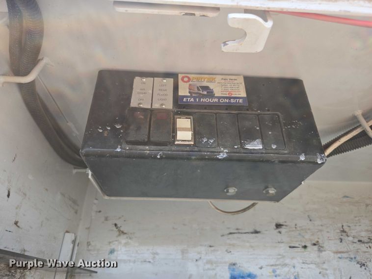 image for item FB9422 2007 Ford F750 utility / service truck