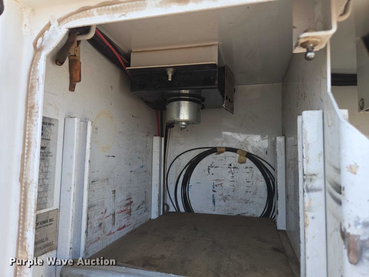 image for item FB9422 2007 Ford F750 utility / service truck