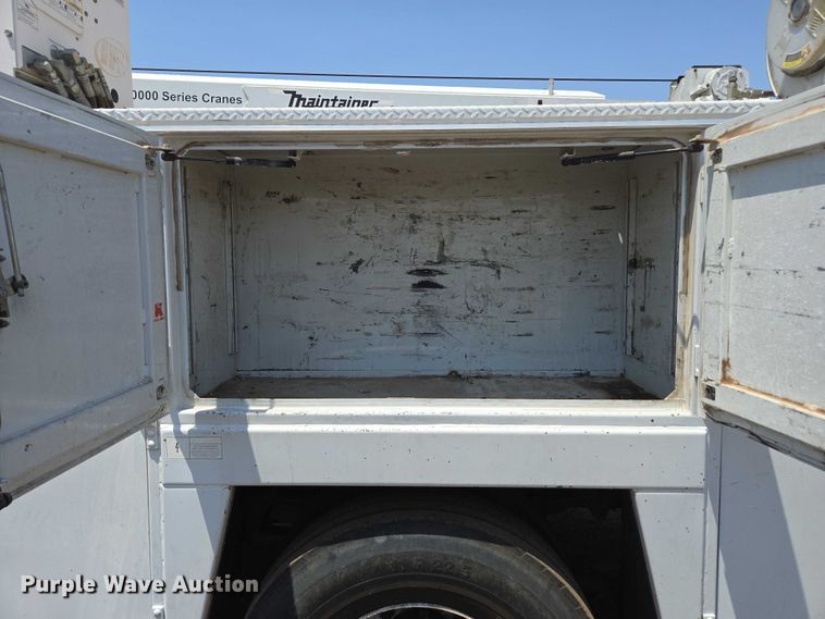 image for item FB9422 2007 Ford F750 utility / service truck