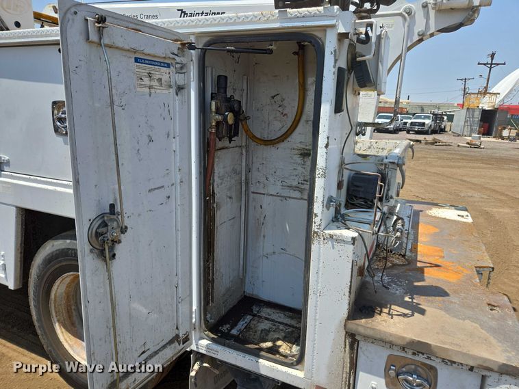 image for item FB9422 2007 Ford F750 utility / service truck