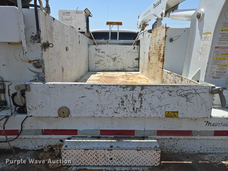 image for item FB9422 2007 Ford F750 utility / service truck