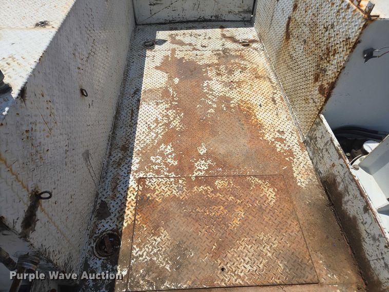 image for item FB9422 2007 Ford F750 utility / service truck