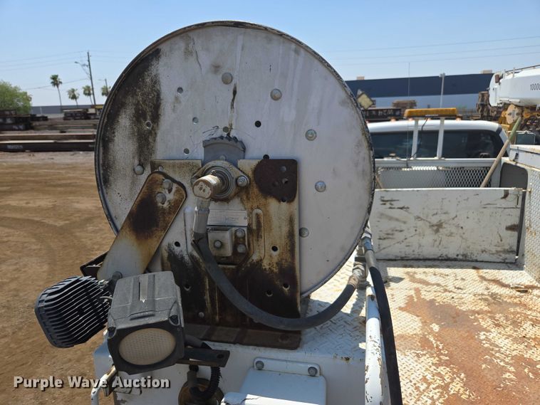 image for item FB9422 2007 Ford F750 utility / service truck