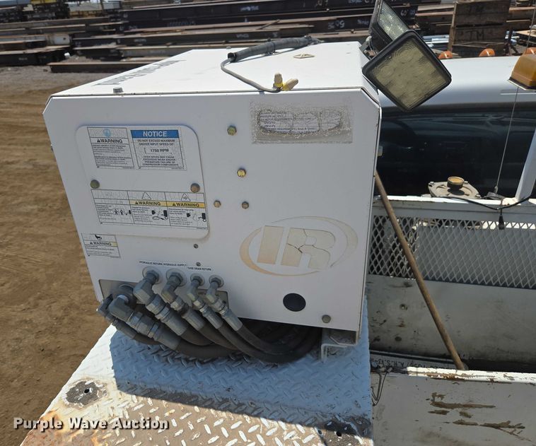 image for item FB9422 2007 Ford F750 utility / service truck