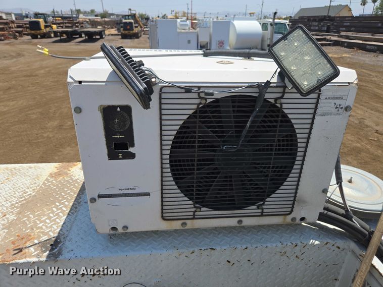 image for item FB9422 2007 Ford F750 utility / service truck