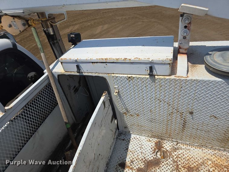 image for item FB9422 2007 Ford F750 utility / service truck