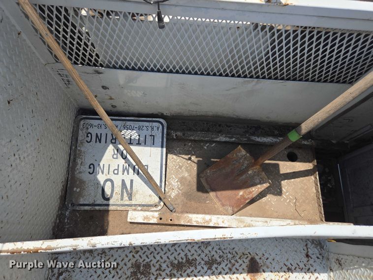 image for item FB9422 2007 Ford F750 utility / service truck