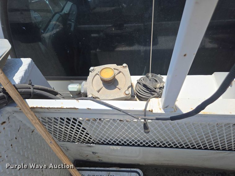 image for item FB9422 2007 Ford F750 utility / service truck