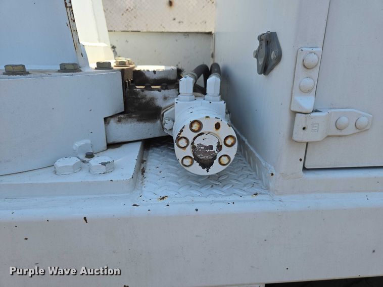 image for item FB9422 2007 Ford F750 utility / service truck