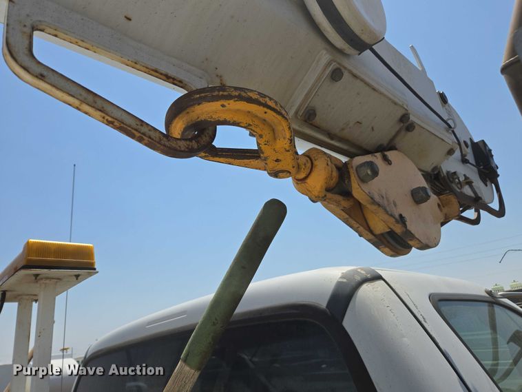 image for item FB9422 2007 Ford F750 utility / service truck