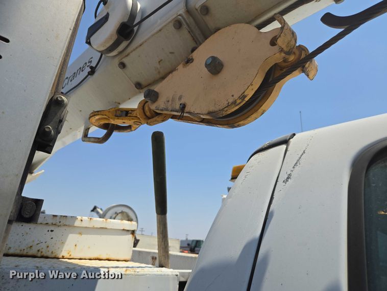 image for item FB9422 2007 Ford F750 utility / service truck