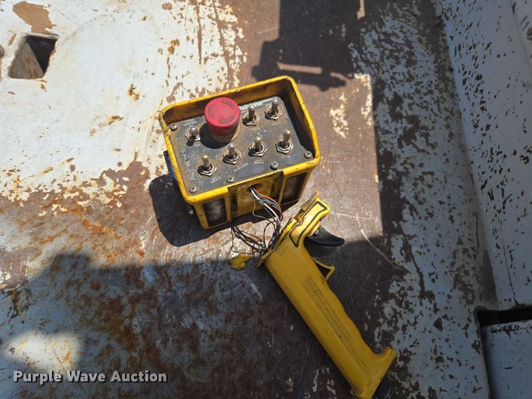 image for item FB9422 2007 Ford F750 utility / service truck