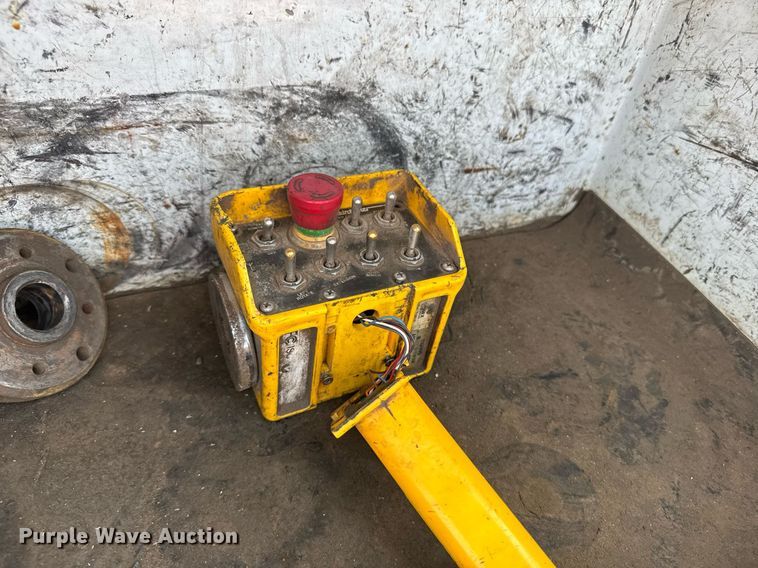 image for item FB9422 2007 Ford F750 utility / service truck