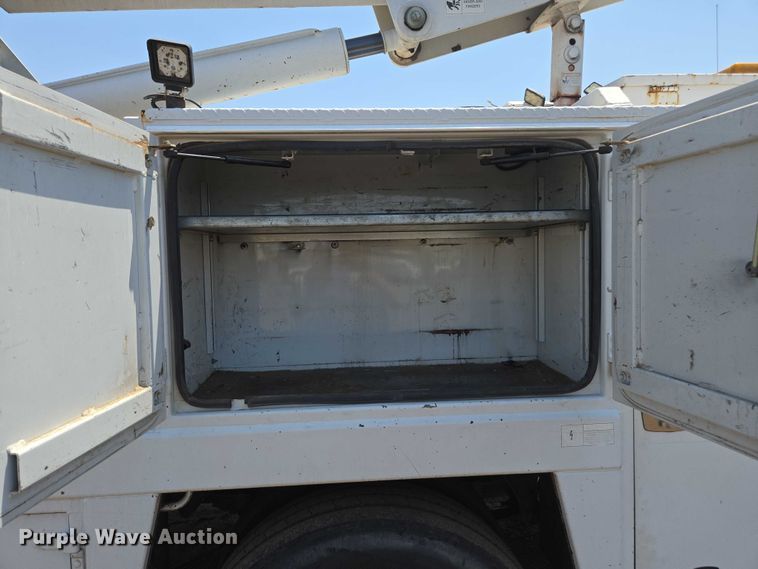 image for item FB9422 2007 Ford F750 utility / service truck