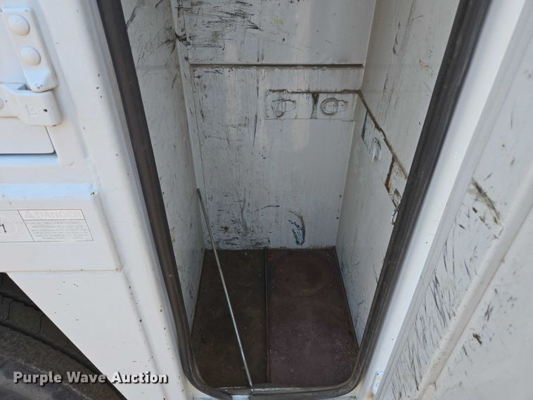 image for item FB9422 2007 Ford F750 utility / service truck