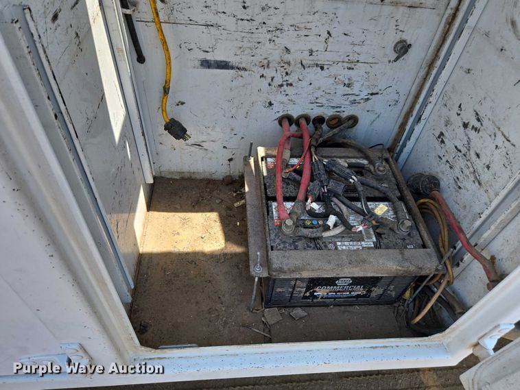 image for item FB9422 2007 Ford F750 utility / service truck