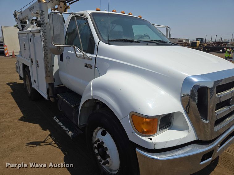 image for item FB9422 2007 Ford F750 utility / service truck